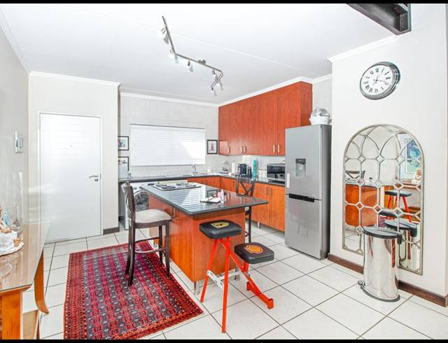 3 BEDROOM APARTMENT FOR SALE IN SUNNINGHILL